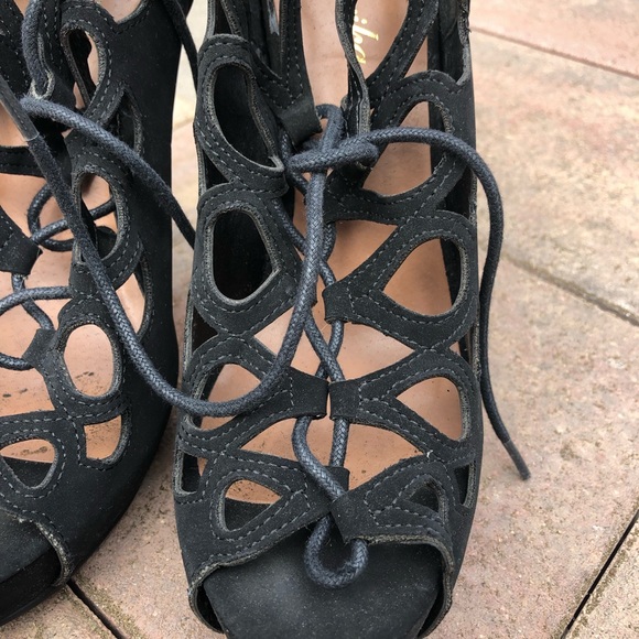 Heels Size 7.5 - Picture 2 of 5